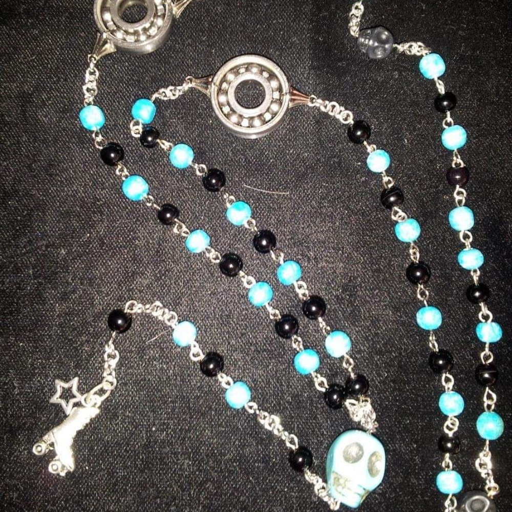 Roller derby roller skater de los muertos necklace